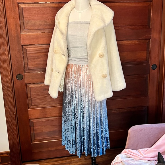 1960s Faux Fur Double Breasted Cream Peacoat - Picture 5 of 9